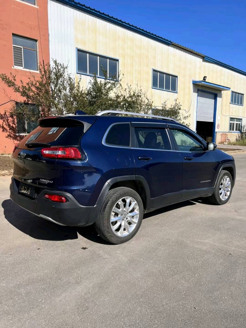 沈陽17年Jeep自由光4