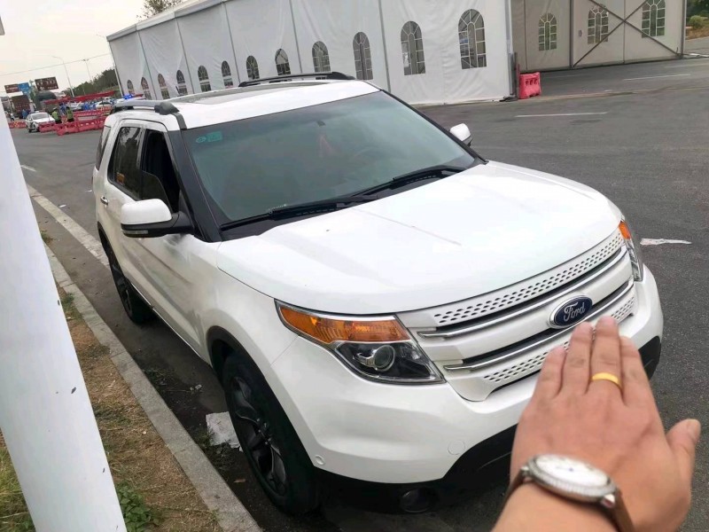 宜春13年福特探险者3