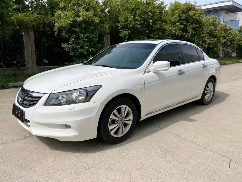 盐城12年本田雅阁8