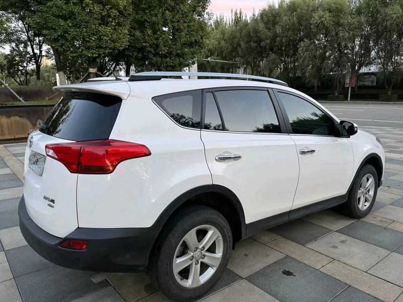 沈阳15年丰田RAV4荣放1