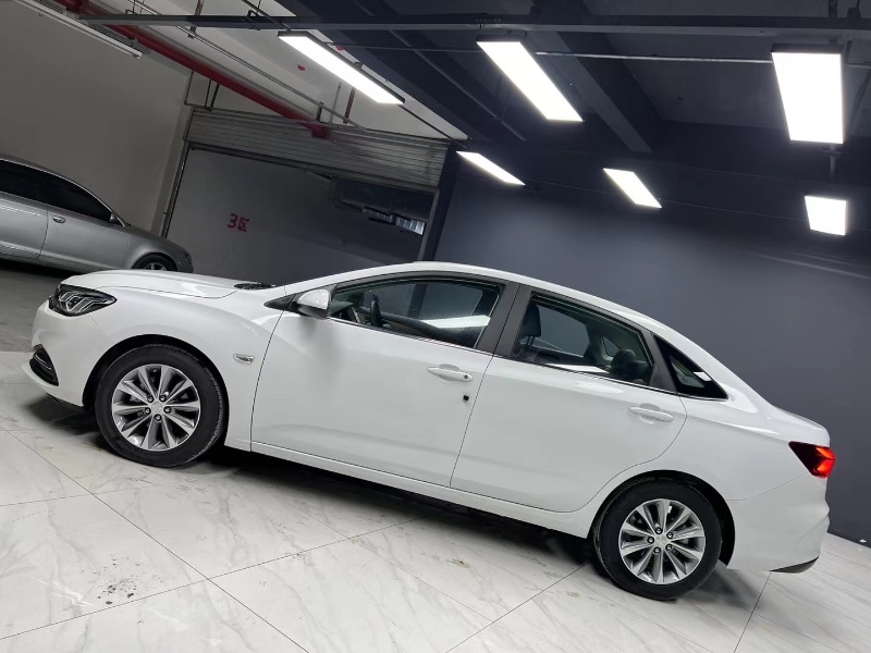 成都22年雪佛兰科鲁泽6