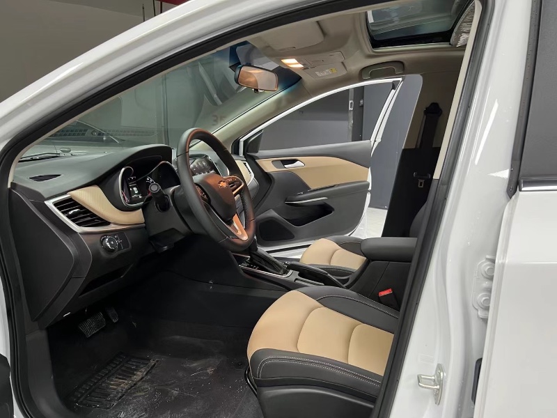 成都22年雪佛兰科鲁泽4