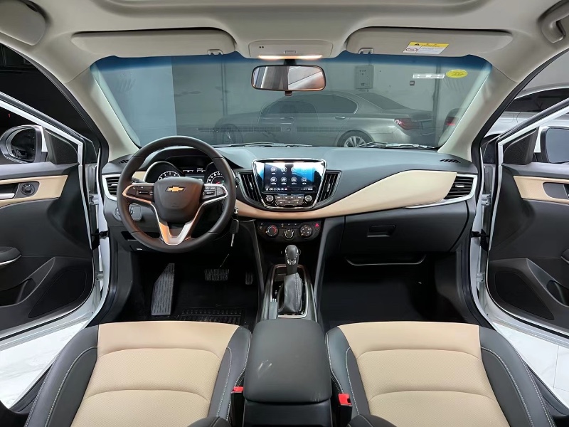 成都22年雪佛兰科鲁泽2