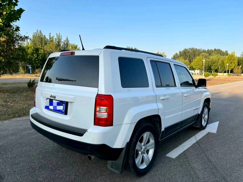 濱州13年Jeep自由客8