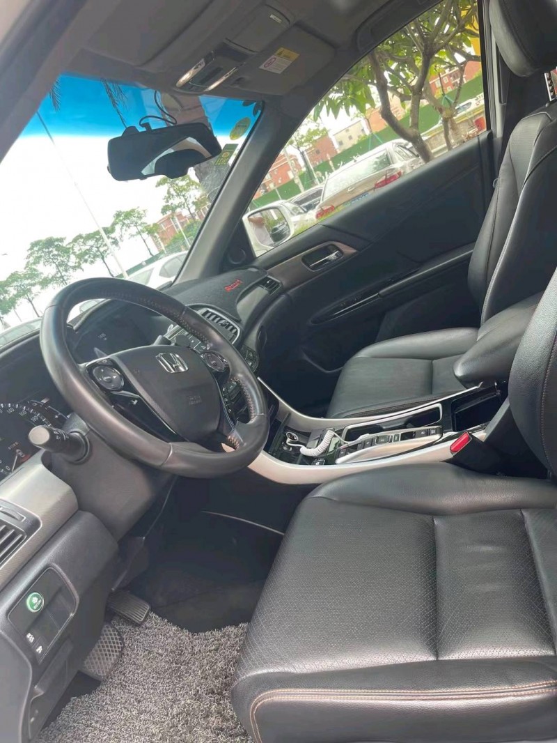 佛山17年本田雅阁3