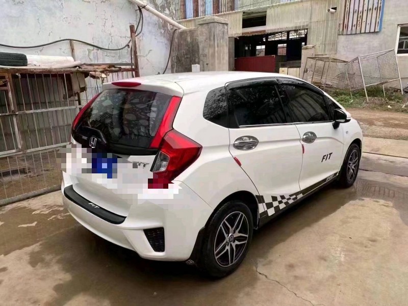 青岛16年本田飞度1