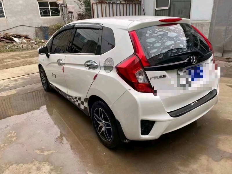 青岛16年本田飞度9