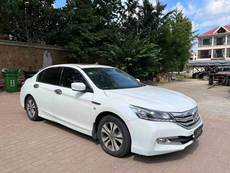 青岛16年本田雅阁4