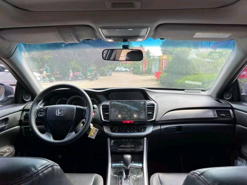 青岛16年本田雅阁2