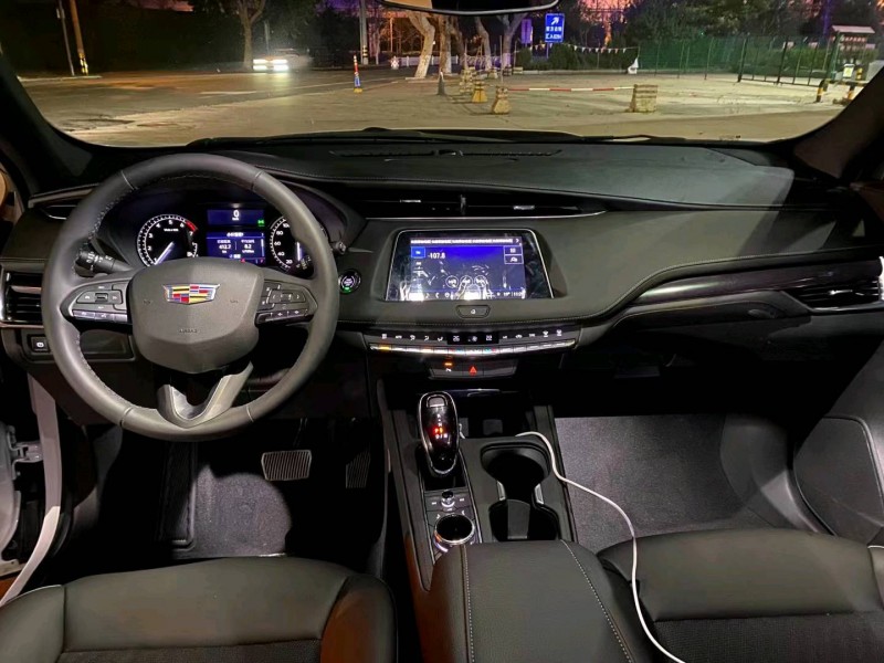 济宁22年凯迪拉克XT44