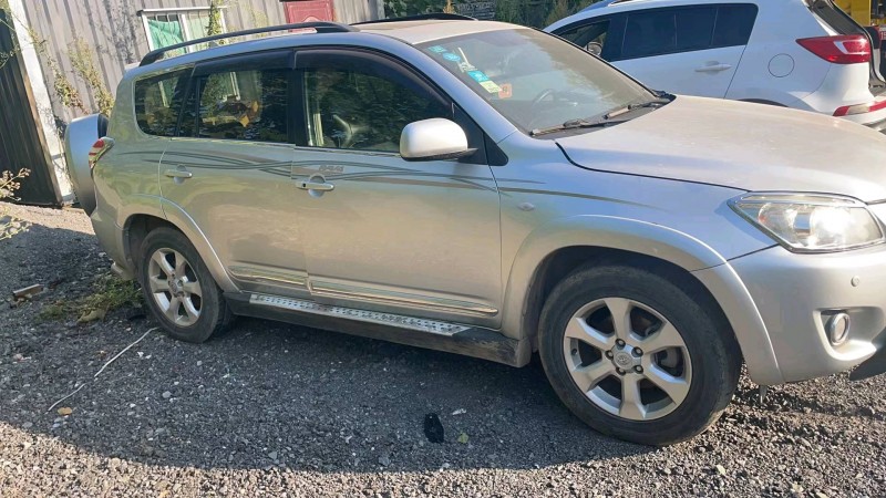 枣庄11年丰田RAV42