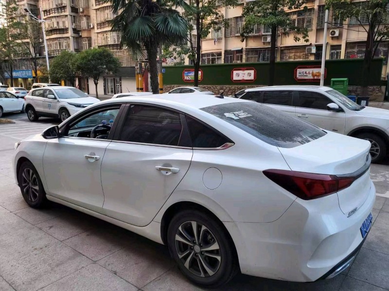 武汉21年长安汽车逸动8