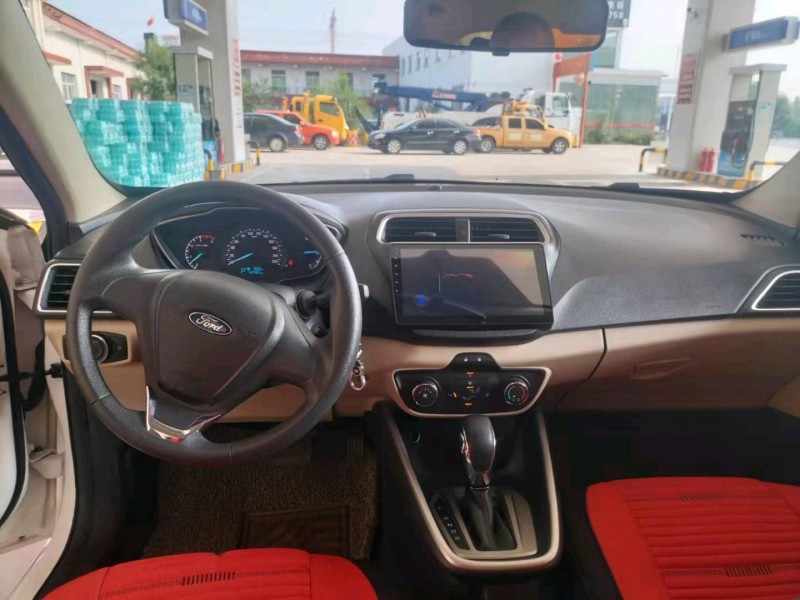 保定17年福特福睿斯3