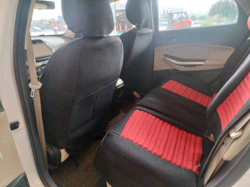 保定17年福特福睿斯2