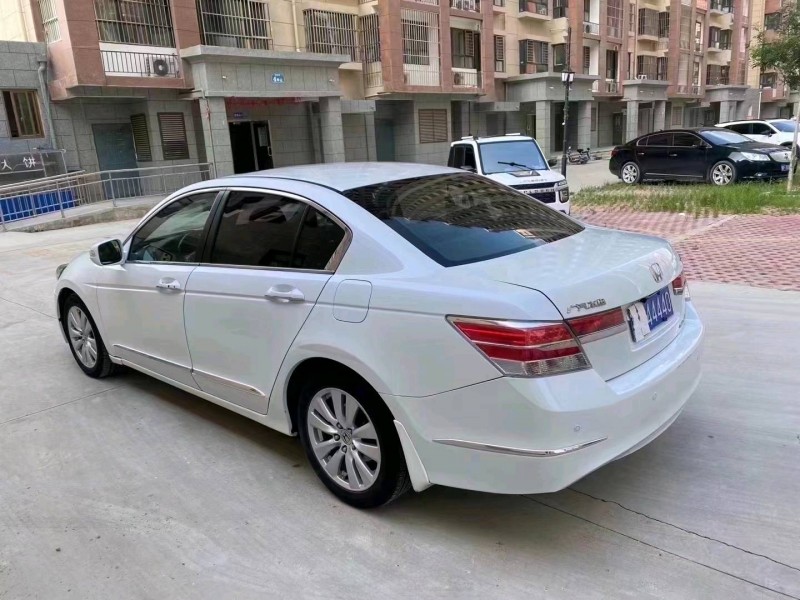 保定13年本田雅阁8