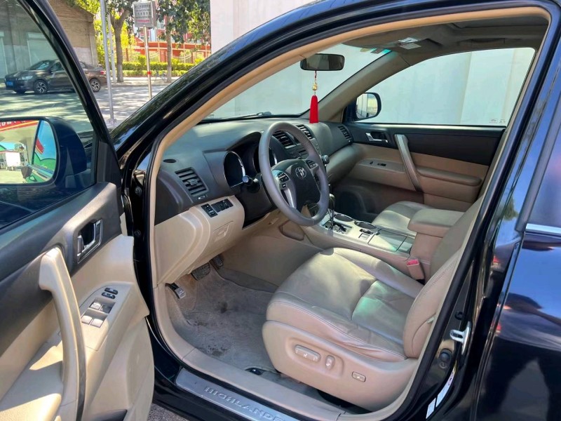 保定12年丰田汉兰达5