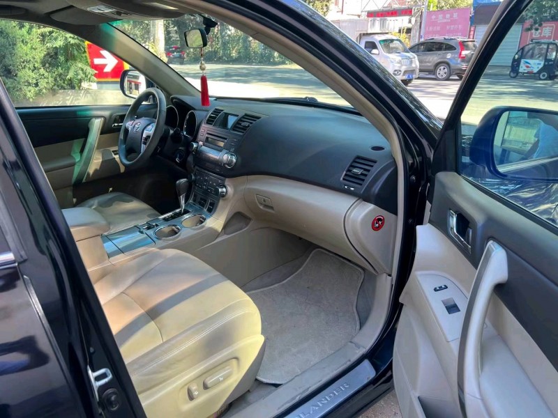 保定12年丰田汉兰达6