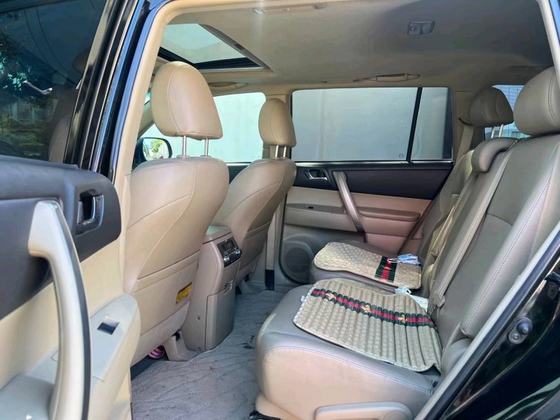 保定12年丰田汉兰达7