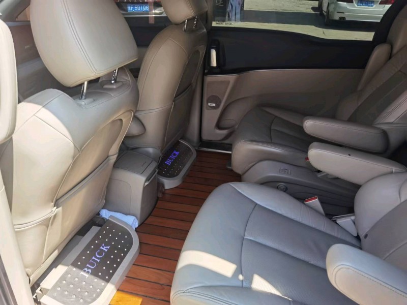 保定14年别克GL83