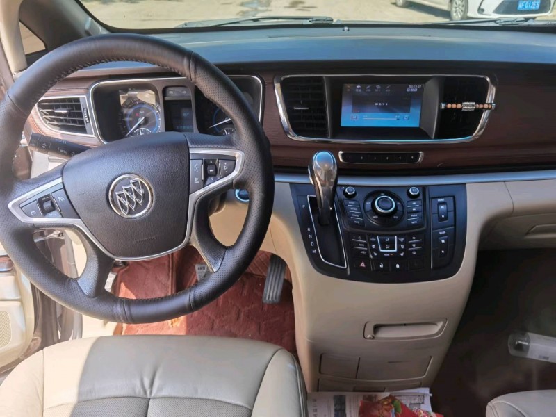 保定14年别克GL82