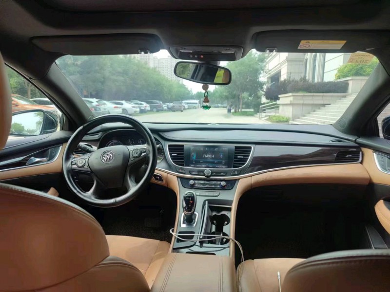 青岛17年别克君越5