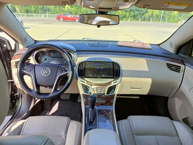 石家庄15年别克君越2