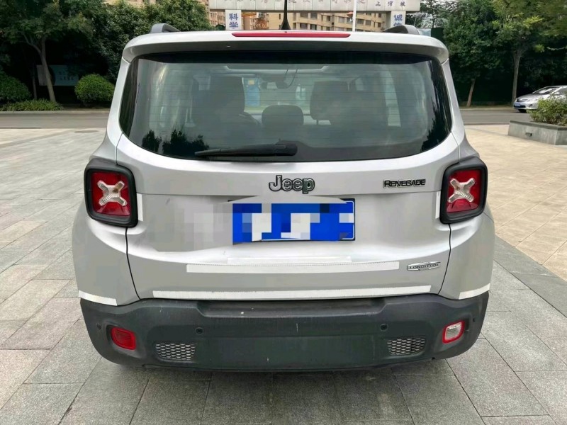 濟寧17年Jeep自由俠9