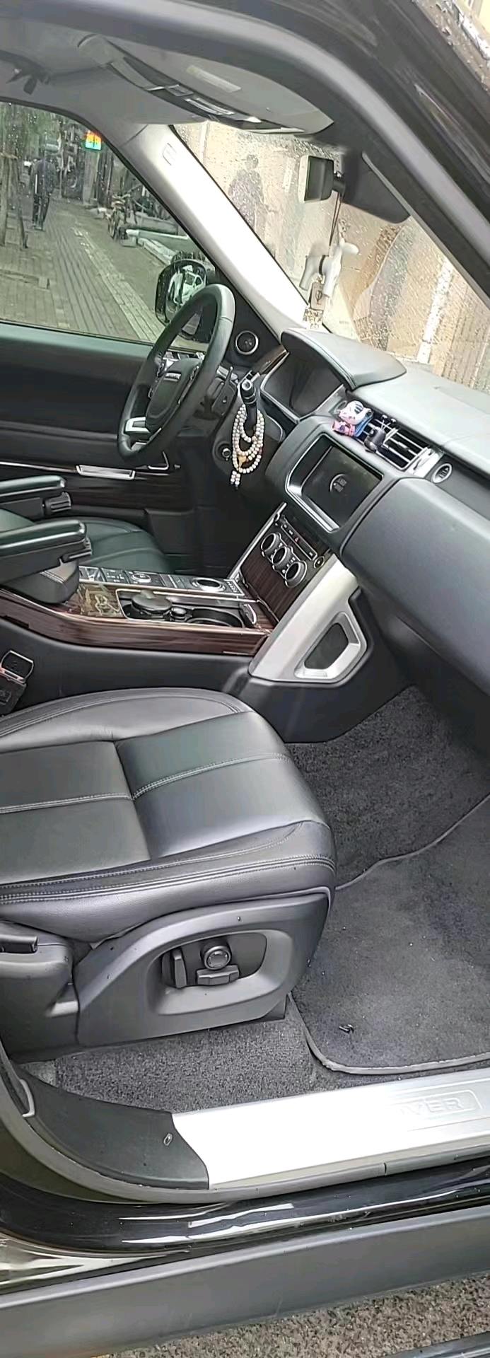 济宁18年路虎揽胜行政3