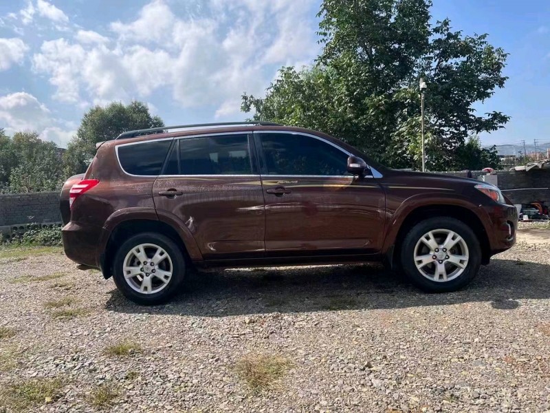昭通13年豐田RAV46