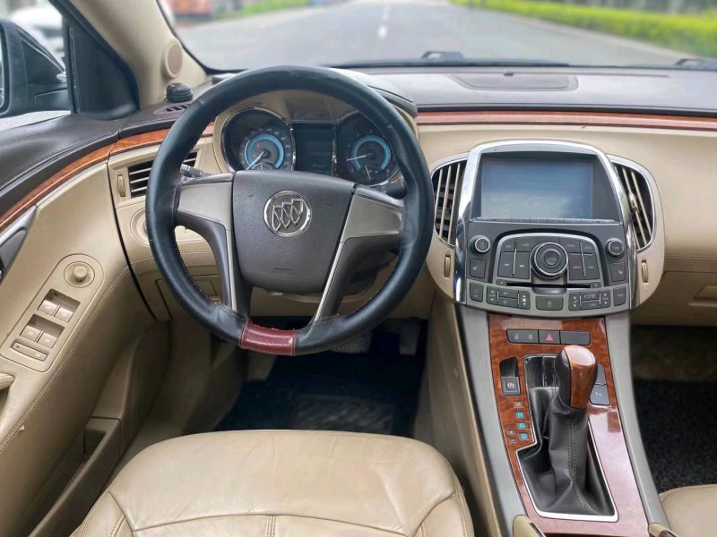 广州11年别克君越8