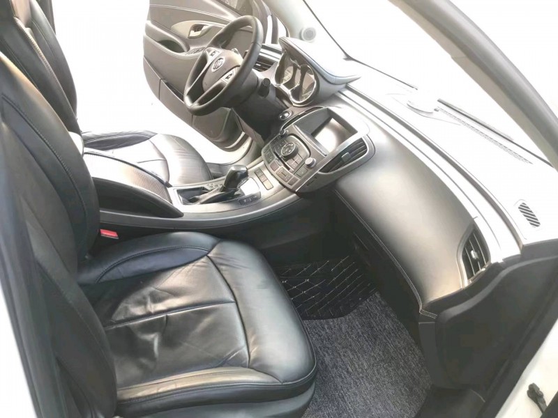 青岛12年别克君越6