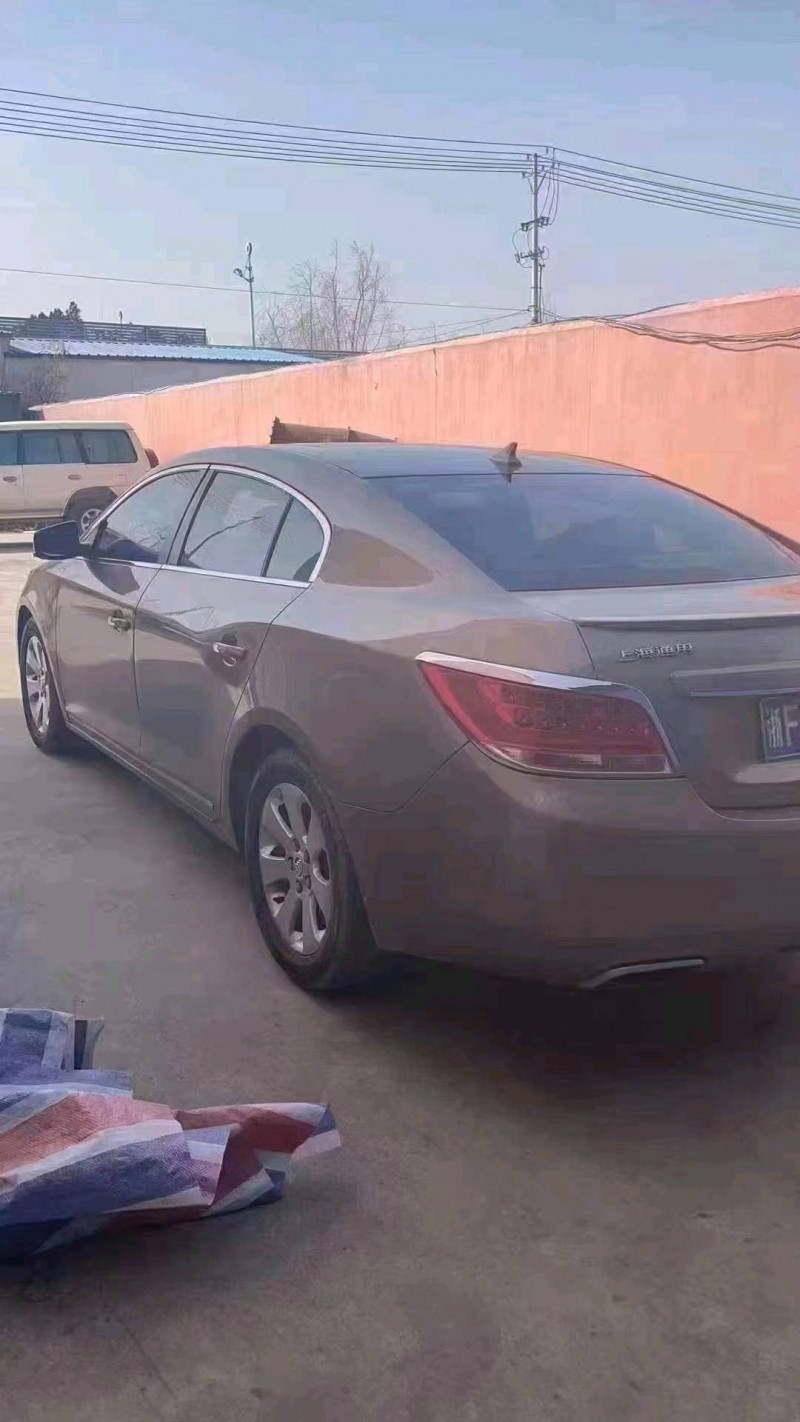 北京12年别克君越8