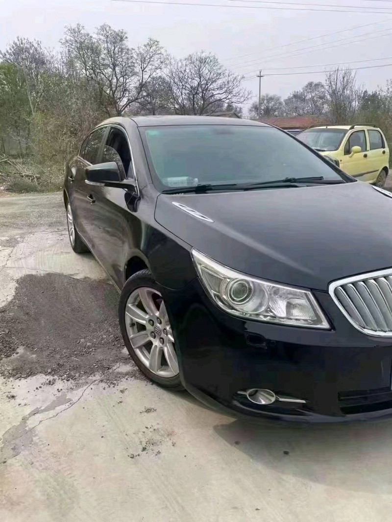 青岛12年别克君越2