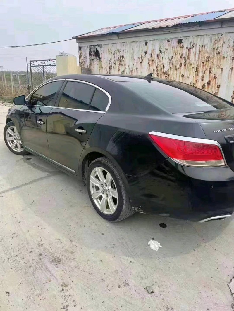 青岛12年别克君越3