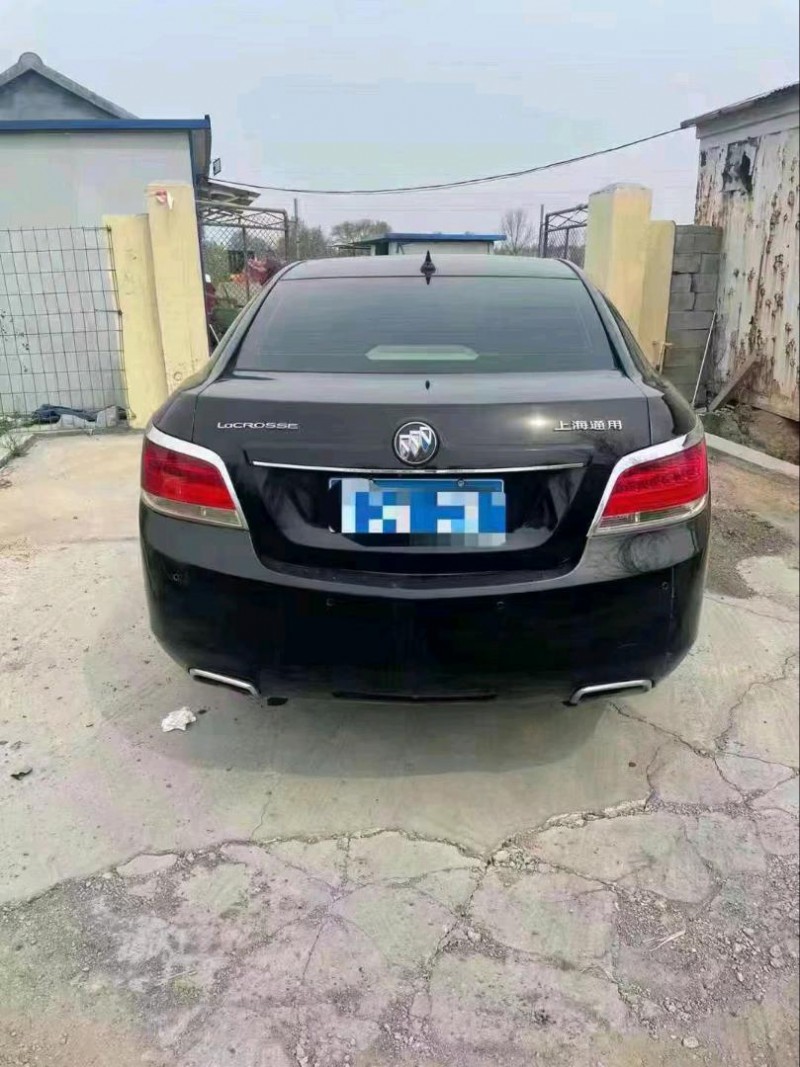 青岛12年别克君越4