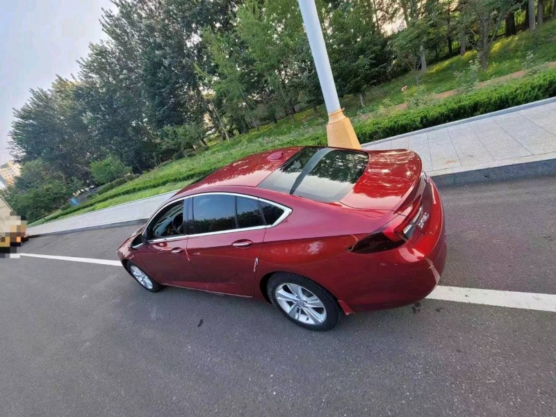 青岛17年别克君威1