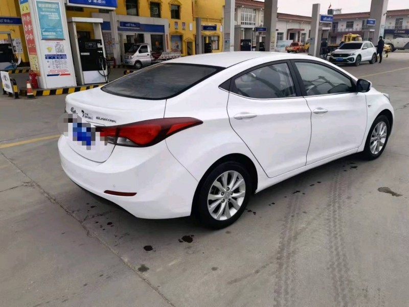 保定17年现代朗动8