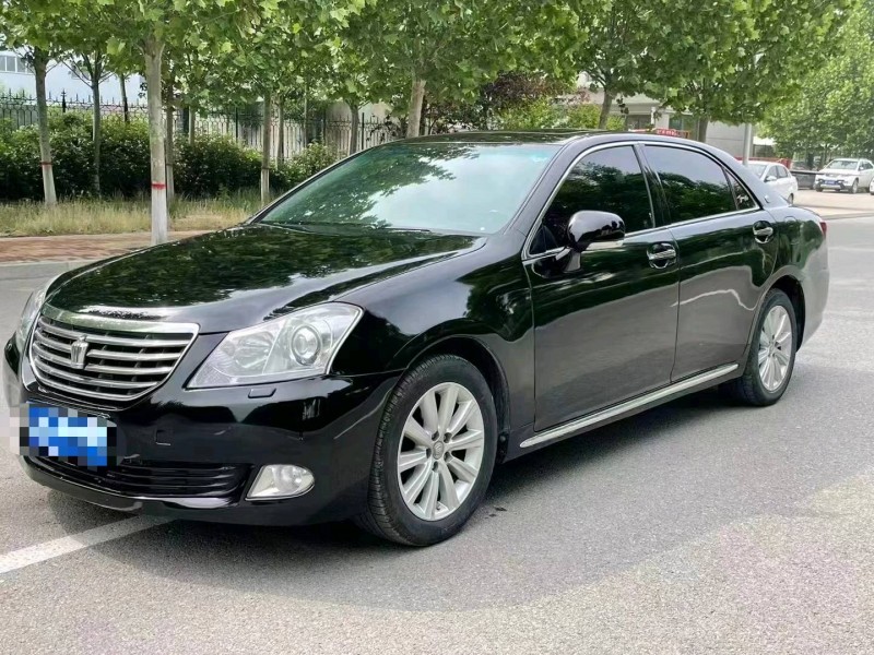 保定10年丰田皇冠3