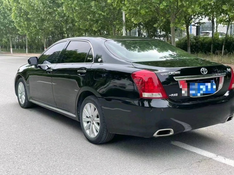 保定10年丰田皇冠5