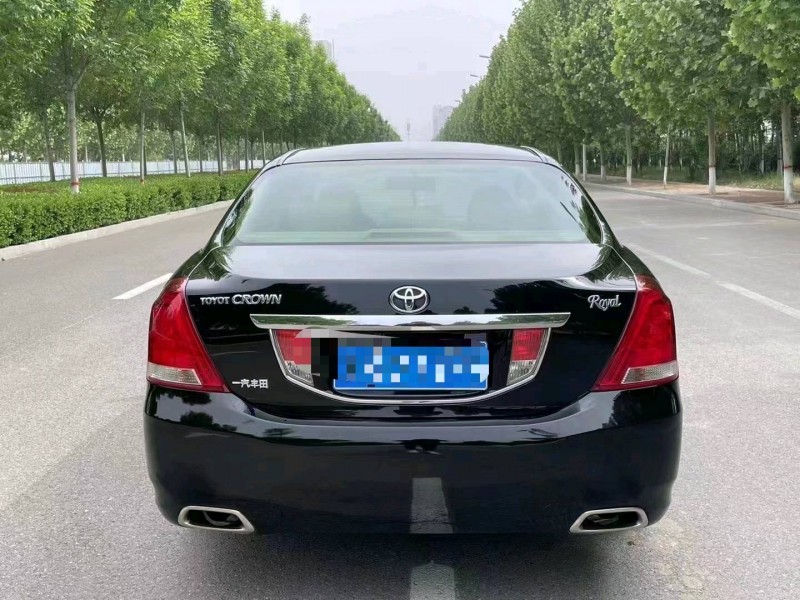 保定10年丰田皇冠9