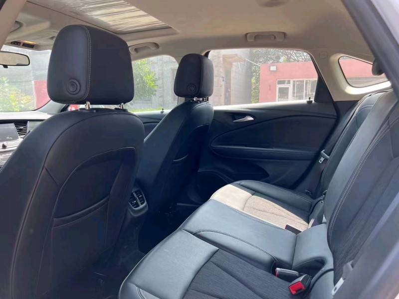 青岛21年别克威朗5