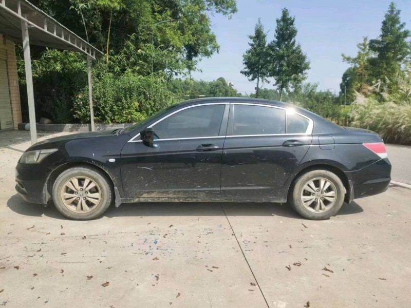 成都12年本田雅阁8