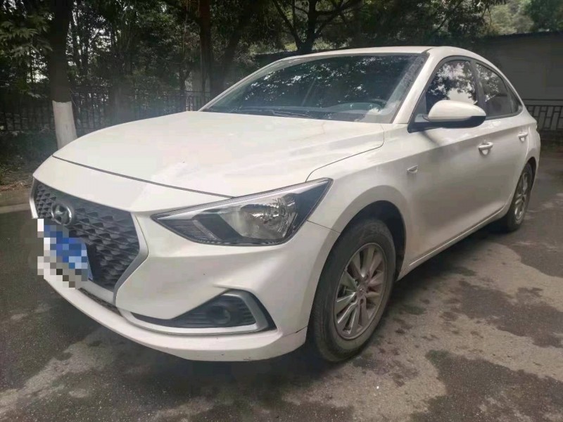 成都20年现代悦动2