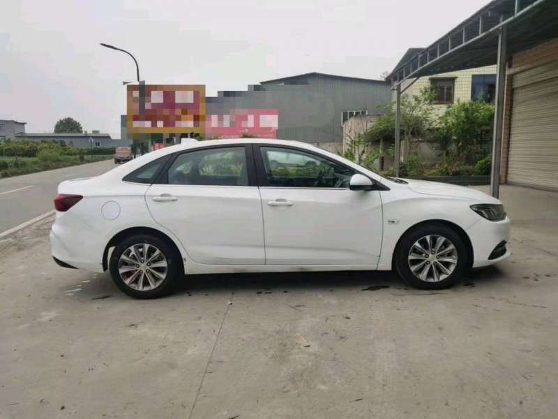 成都21年雪佛兰科鲁泽8