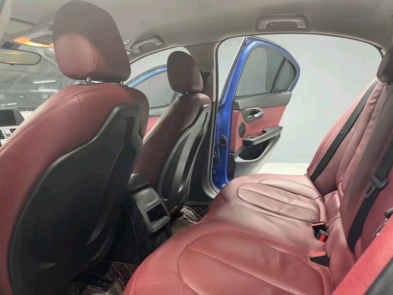 成都18年宝马1系3