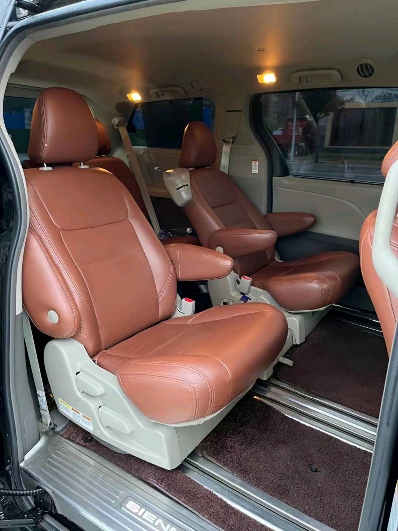 徐州19年丰田塞纳4