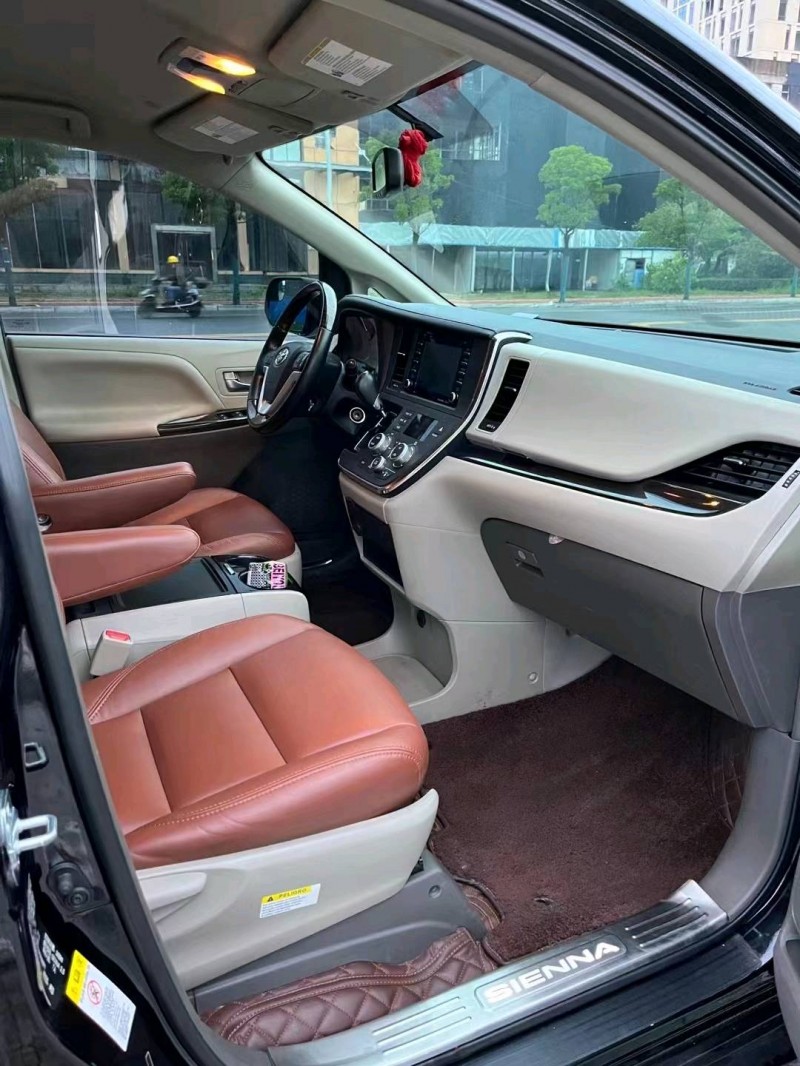 徐州19年丰田塞纳5