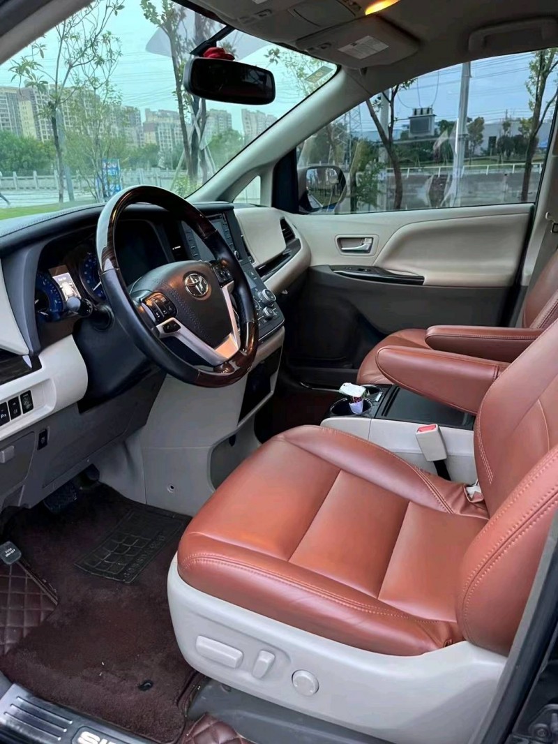 徐州19年丰田塞纳6