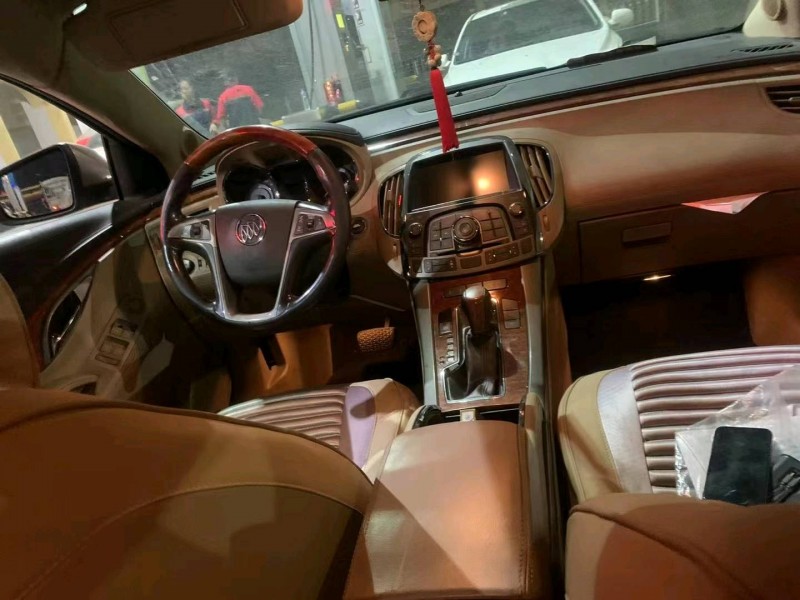 长沙12年别克君越4