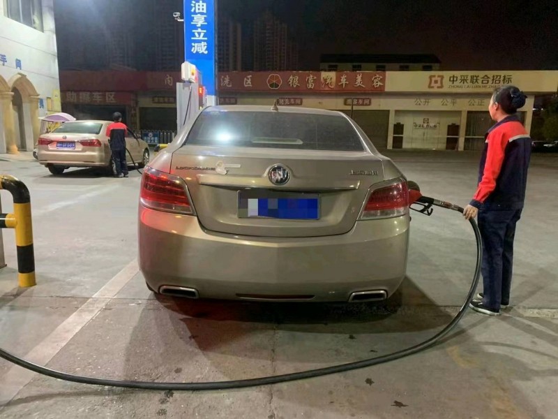 长沙12年别克君越5